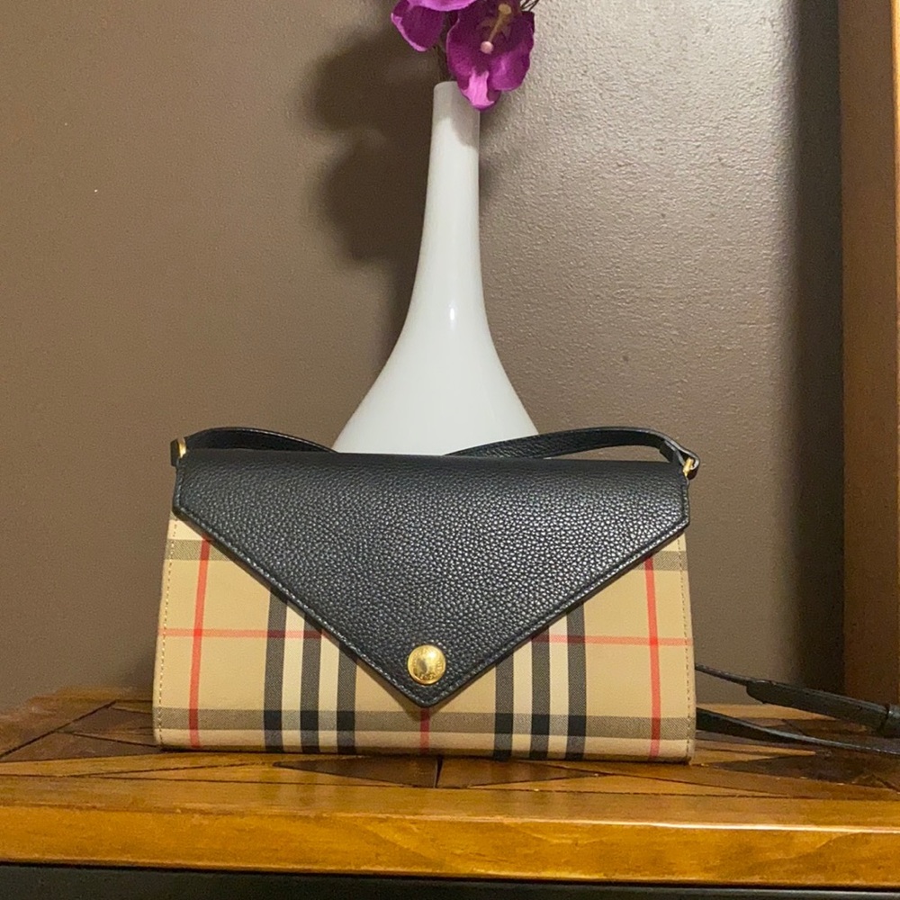 Burberry Checkered bag with detachable straps original box and dust bag